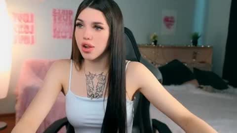 Snapshot of molly_rettyy chatting on June 2026 04:14:02 AM Molly online show from June 2026 04:14:02 AM