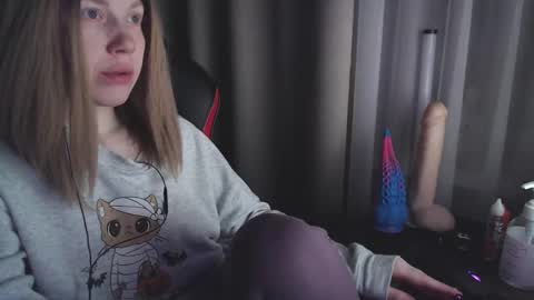 I have new photos come and see with love Molly online show from February 2025 03:01:02 AM