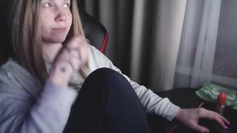 I have new photos come and see with love Molly online show from December 2025 06:35:02 PM