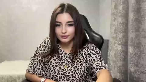 Molly online show from November 2025 07:12:01 PM