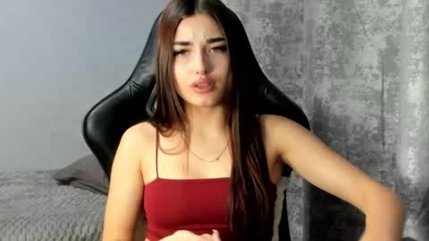 Molly online show from December 2025 07:41:02 PM