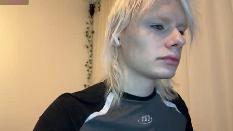 Snapshot of mollychloe chatting on November 2025 09:48:01 PM mollychloe online show from November 2025 09:48:01 PM