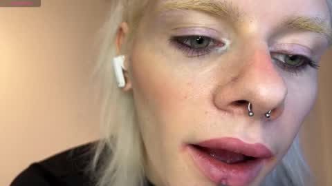 Snapshot of mollychloe chatting on November 2025 06:29:01 PM mollychloe online show from November 2025 06:29:01 PM