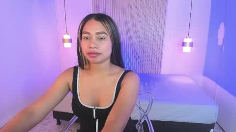 Snapshot of mollygray8 chatting on April 2026 12:00:01 PM mollygray8 online show from April 2026 12:00:01 PM