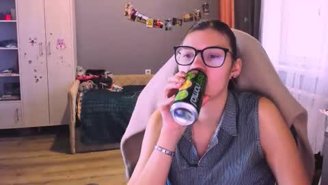  KIRA  online show from December 2025 05:55:02 AM