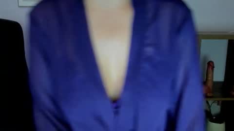 Molly online show from November 2025 04:20:01 PM