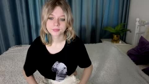 Snapshot of mollysally chatting on April 2026 03:01:02 AM mollysally online show from April 2026 03:01:02 AM