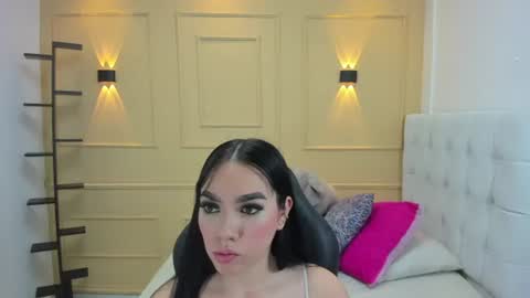 Snapshot of mollyspencer1 chatting on June 2026 07:02:01 PM MOLLY online show from June 2026 07:02:01 PM