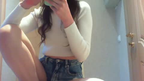 Snapshot of momentbeforedown chatting on December 2024 08:49:02 AM Hailey online show from December 2024 08:49:02 AM