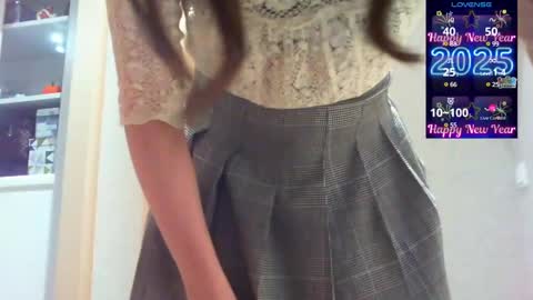 Snapshot of momentbeforedown chatting on January 2025 11:27:02 PM Hailey online show from January 2025 11:27:02 PM