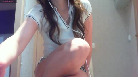 Snapshot of momentbeforedown chatting on October 2025 04:04:02 AM Hailey online show from October 2025 04:04:02 AM