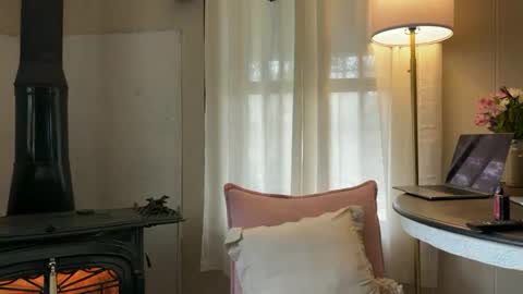 Mia  online show from November 2025 03:26:02 PM