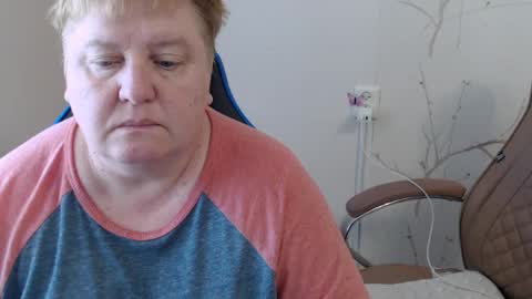 Snapshot of mommy99x chatting on June 2026 07:44:02 AM Mommy99X online show from June 2026 07:44:02 AM