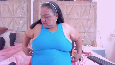 Snapshot of mommy_cute chatting on December 2024 01:49:01 PM Jelitza online show from December 2024 01:49:01 PM