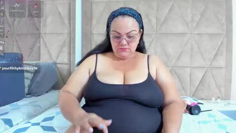 Snapshot of mommy_cute chatting on February 2025 03:51:01 AM Jelitza online show from February 2025 03:51:01 AM