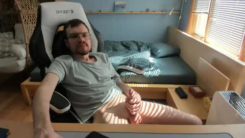 momotkb online show from April 2026 08:01:02 PM