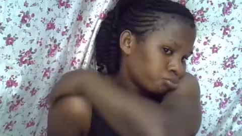 Snapshot of momsdoll chatting on February 2026 08:51:01 AM momsdoll online show from February 2026 08:51:01 AM