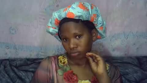 Snapshot of momsdoll chatting on April 2026 05:52:01 AM momsdoll online show from April 2026 05:52:01 AM