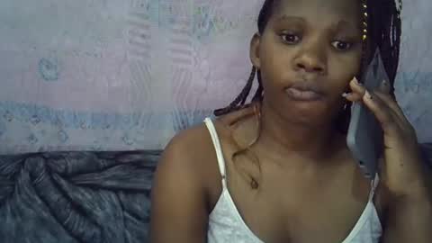 Snapshot of momsdoll chatting on April 2026 06:29:01 AM momsdoll online show from April 2026 06:29:01 AM