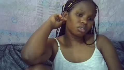 Snapshot of momsdoll chatting on April 2026 07:45:01 AM momsdoll online show from April 2026 07:45:01 AM