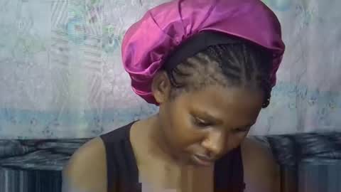 Snapshot of momsdoll chatting on April 2026 07:14:01 AM momsdoll online show from April 2026 07:14:01 AM