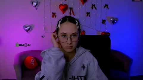 Mona  online show from February 2026 07:40:01 PM