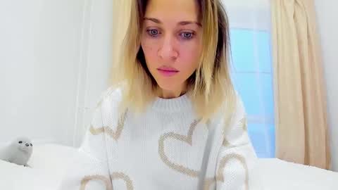 Snapshot of mona_cruz chatting on December 2024 05:26:01 AM Mona online show from December 2024 05:26:01 AM