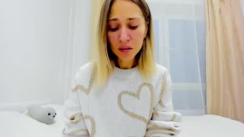 Snapshot of mona_cruz chatting on December 2024 05:10:02 AM Mona online show from December 2024 05:10:02 AM