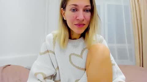 Snapshot of mona_cruz chatting on December 2024 02:30:02 AM Mona online show from December 2024 02:30:02 AM