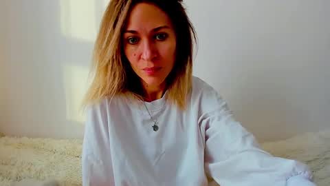 Snapshot of mona_cruz chatting on January 2025 07:24:01 AM Mona online show from January 2025 07:24:01 AM