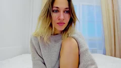 Snapshot of mona_cruz chatting on January 2025 05:23:02 AM Mona online show from January 2025 05:23:02 AM