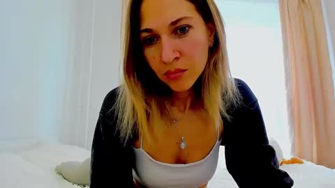 Snapshot of mona_cruz chatting on January 2025 07:47:02 AM Mona online show from January 2025 07:47:02 AM