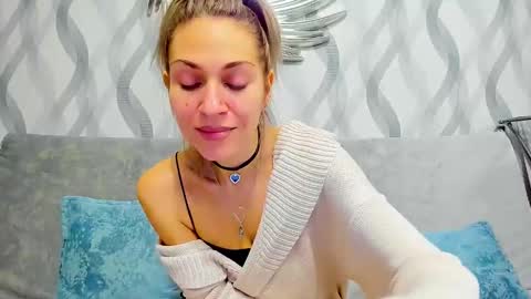 Snapshot of mona_cruz chatting on February 2025 05:50:02 PM Mona online show from February 2025 05:50:02 PM