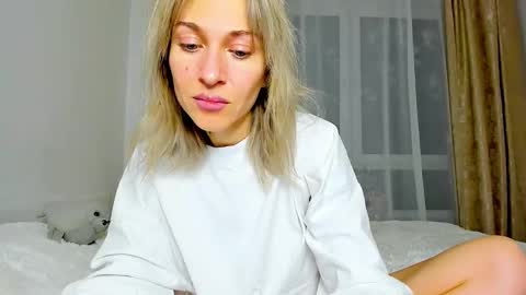 Snapshot of mona_cruz chatting on February 2025 08:20:02 PM Mona online show from February 2025 08:20:02 PM