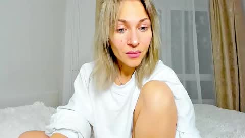 Snapshot of mona_cruz chatting on February 2025 11:24:02 PM Mona online show from February 2025 11:24:02 PM