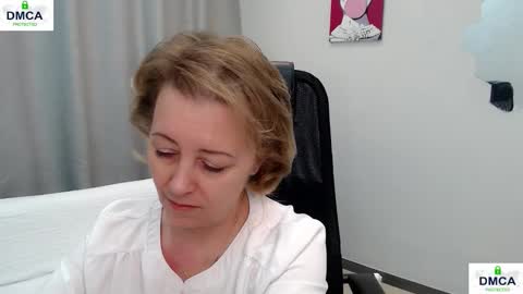 Snapshot of mona_w chatting on February 2026 11:44:02 AM Mona online show from February 2026 11:44:02 AM