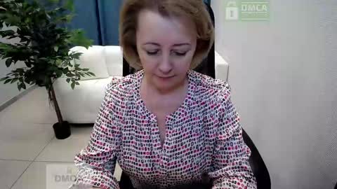 Snapshot of mona_w chatting on February 2026 10:59:01 AM Mona online show from February 2026 10:59:01 AM