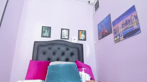 paola online show from April 2026 01:59:02 PM