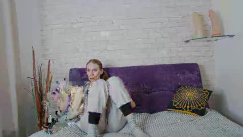 Mona online show from December 2024 08:57:02 AM