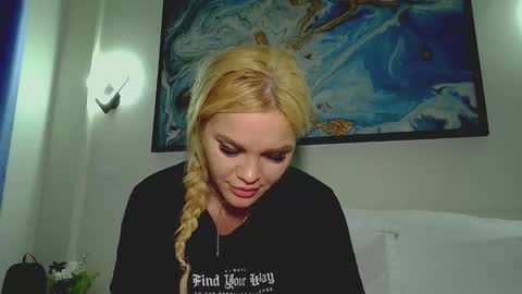 Monica online show from November 2025 04:25:02 AM