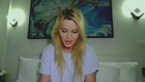 Snapshot of moni_ chatting on February 2026 04:10:01 AM Monica online show from February 2026 04:10:01 AM