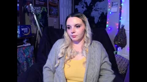 Snapshot of monica_lily chatting on December 2024 04:53:01 PM Monica online show from December 2024 04:53:01 PM