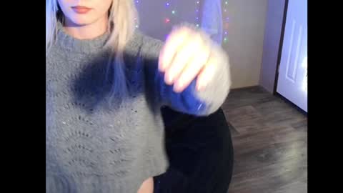 Snapshot of monica_lily chatting on February 2025 02:59:01 PM Monica online show from February 2025 02:59:01 PM