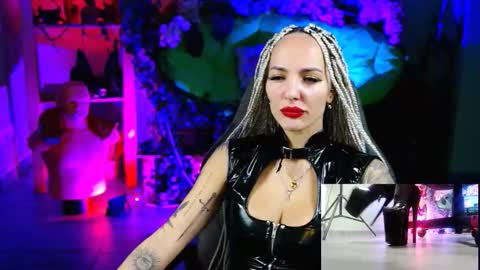 Monika online show from November 2025 10:32:01 AM