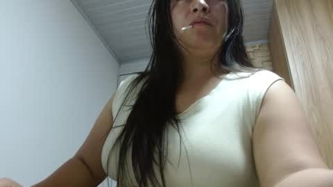 Snapshot of monickhotpri chatting on July 2026 05:03:02 AM monickhotpri online show from July 2026 05:03:02 AM