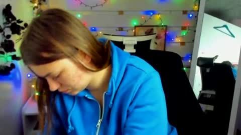 Monika online show from April 2026 01:18:01 PM