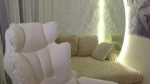 Snapshot of monique_a chatting on May 2026 05:46:02 AM Ask me online show from May 2026 05:46:02 AM