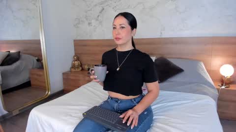 Snapshot of moniquemilff chatting on December 2024 03:52:01 PM Monique online show from December 2024 03:52:01 PM