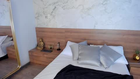 Snapshot of moniquemilff chatting on January 2025 07:54:01 PM Monique online show from January 2025 07:54:01 PM