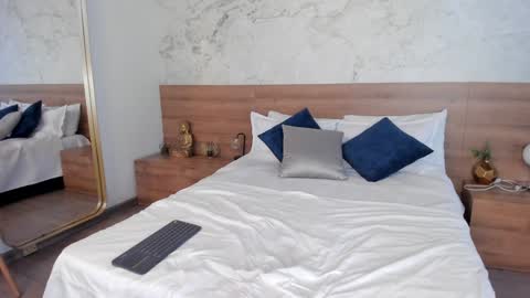 Snapshot of moniquemilff chatting on February 2025 08:17:02 PM Monique online show from February 2025 08:17:02 PM